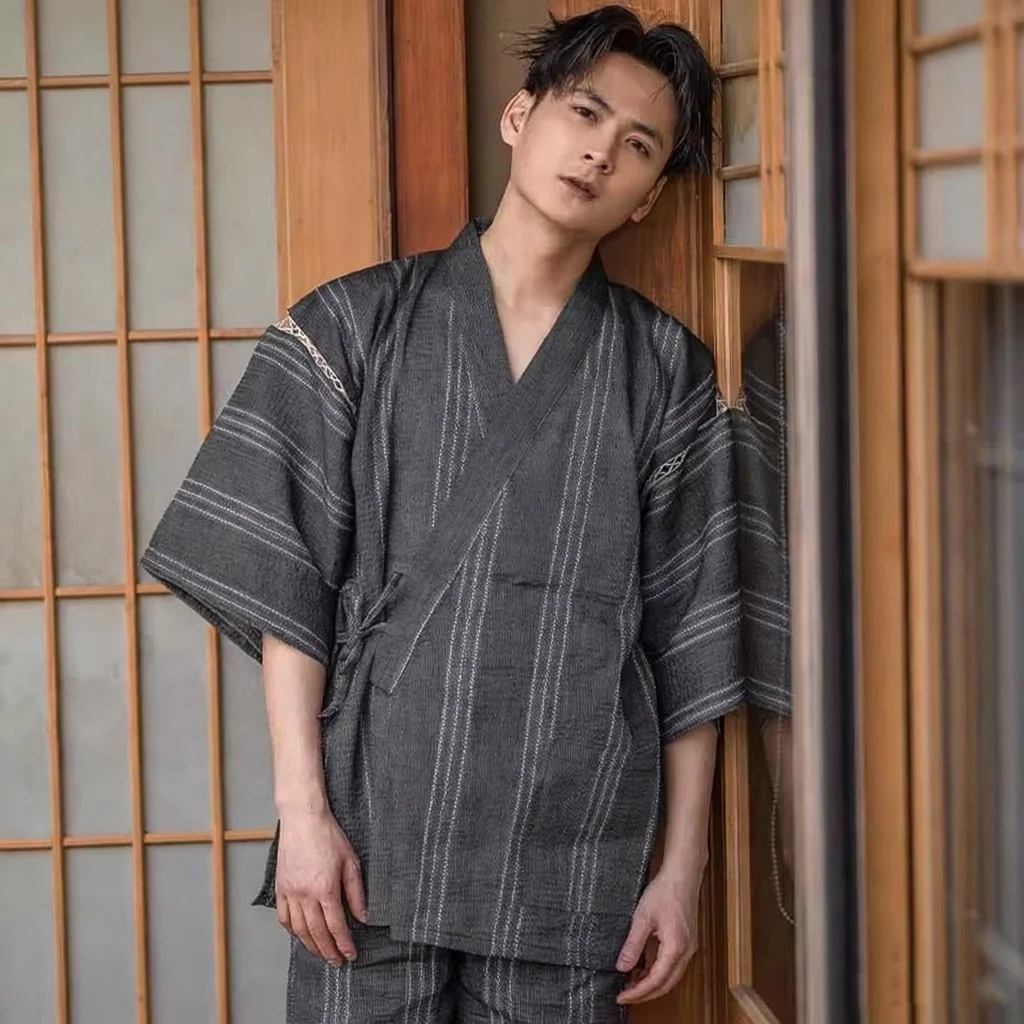 

Men's Japanese-Style Yukata Set Cotton Summer Sleepwear Lightweight Bathrobe Homewear and Spa Outfit with Ties