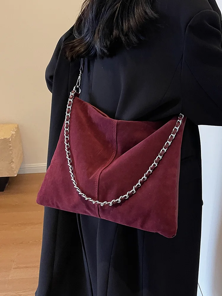 Autumn Fashion Women Suede Chains Shoulder Bag Popular Large Capacity Commuter Bucket Bag Simple Versatile Messenger Bag