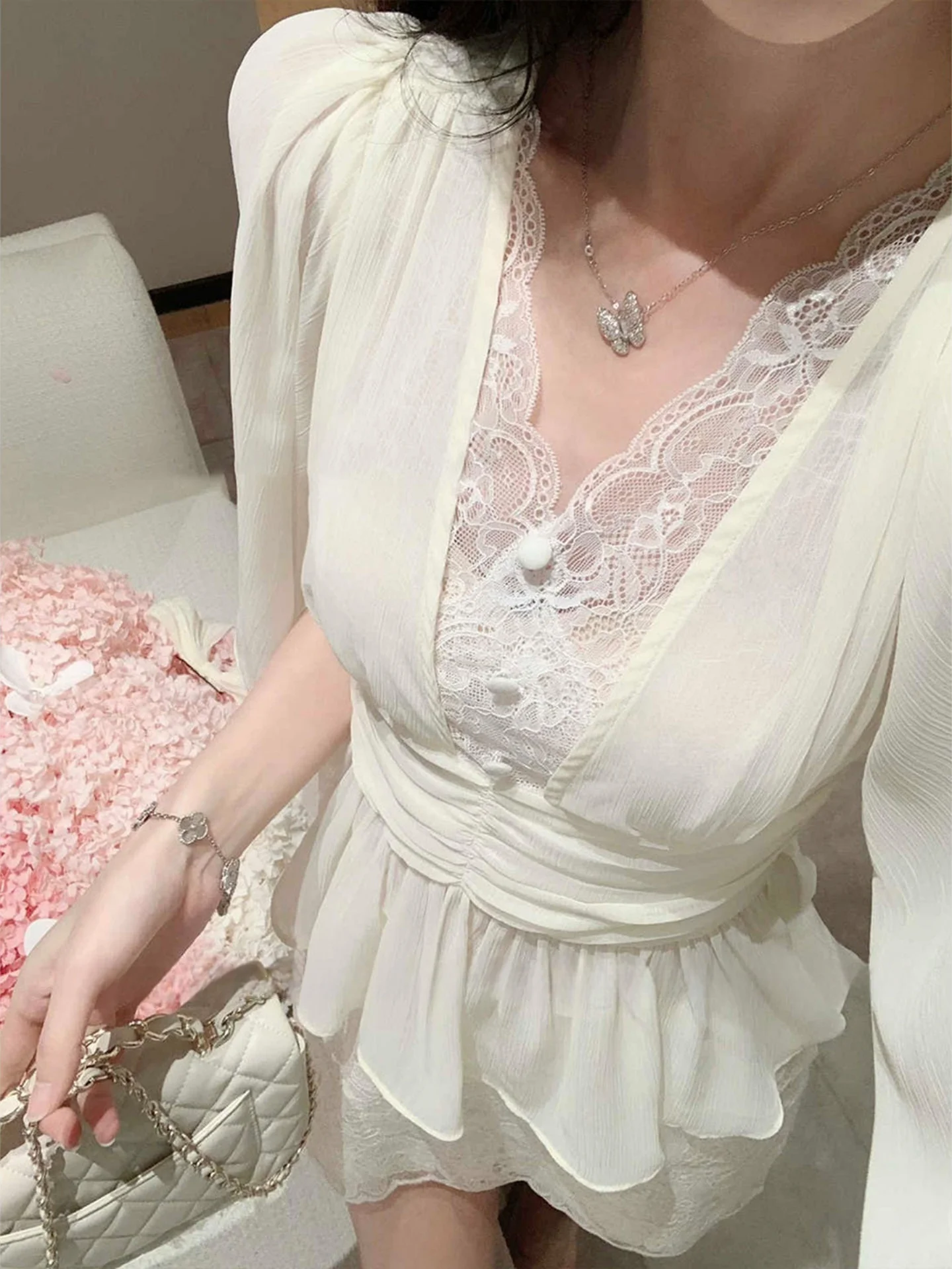 French Style Lace Trim V-Neck Chiffon Shirt Women's Summer Unique Beautiful Gathered Waistline Elegant Top Pure Desire Splice