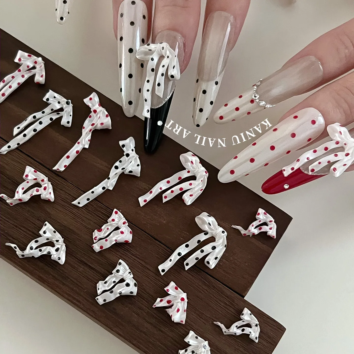 카니우 30/50/60개입 리본 모양 네일 액세서리 부드러운 조각 리본 네일 액세서리 혼합 핑크 블루 리본 네일 장식