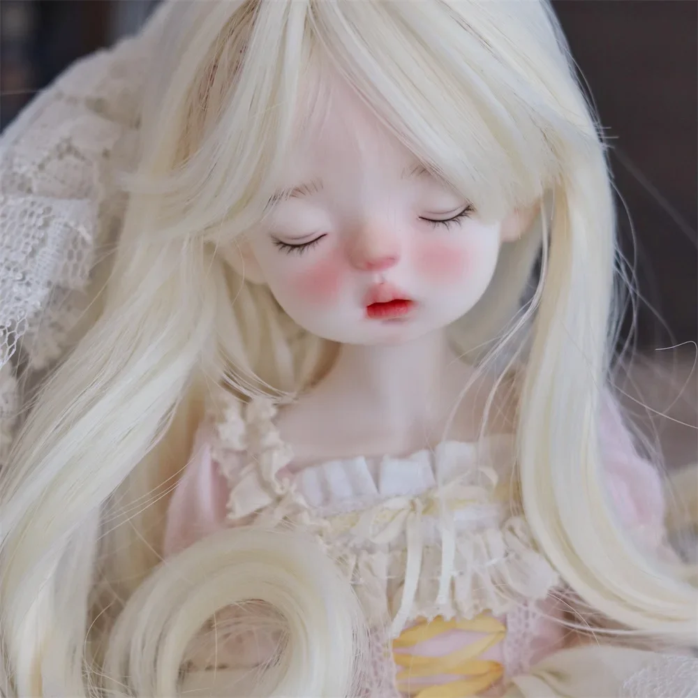 Peruka dla lalki 1/6 pasująca do głowy lalki BJD o obwodzie 15-17 cm, długie złote kręcone włosy z grzywką, akcesoria dla lalek, bez lalki.