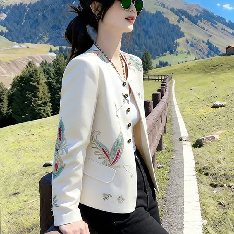 Spring new gentle age reduction temperament fashionable foreign age reduction thin white small fragrant coat women