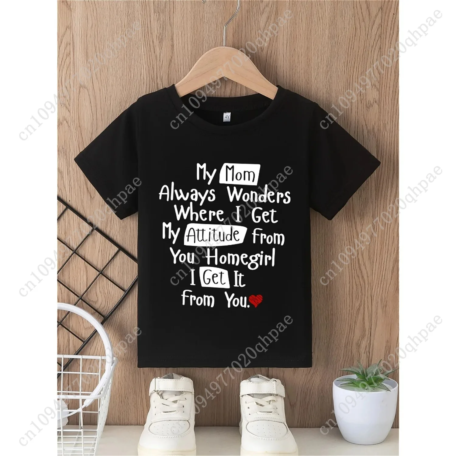 เสื้อยืดเด็กผู้ชาย แม่ของฉันชอบเสื้อคอกลมแขนสั้นแบบสบายๆ ที่ให้ความรู้สึกสบายและดูดี