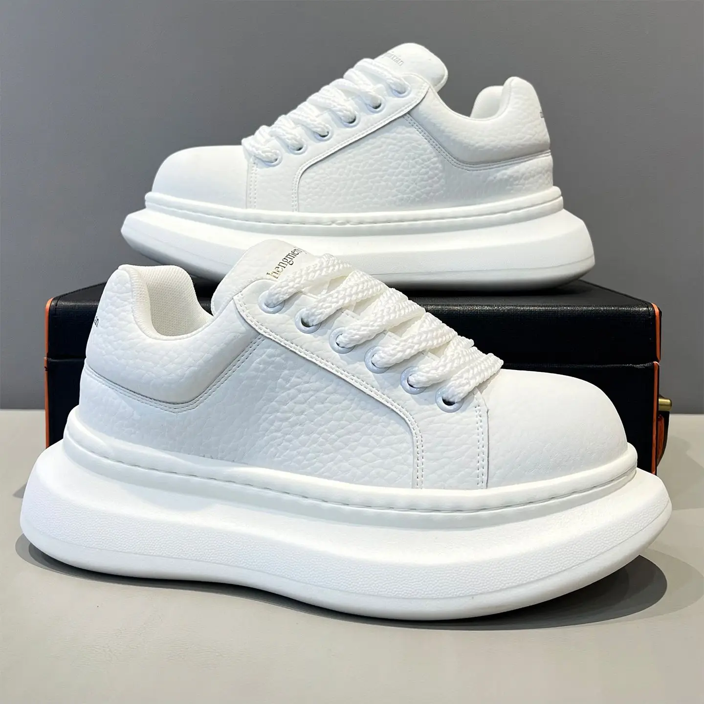 

Men's Fashionable Sport Shoes Anti-slip Teenagers Casual High Top Sneakers Comfortable Breathable Mesh Inner Increase ...