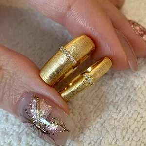 Bague vintage en métal brossé mat pour femmes fille couleur dorée texture de glaçage design de fiançailles design de fiançailles bijoux cadeaux dropshipping 10 meilleures bagues en or mat en ventes - No 3
