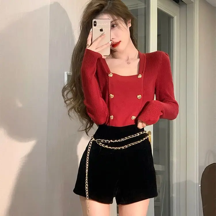 Pure Desire Sexy Red Square Neck Knitted Sweater for Women with French Temperament Double Row Buckle Exposed Short Base Sweater