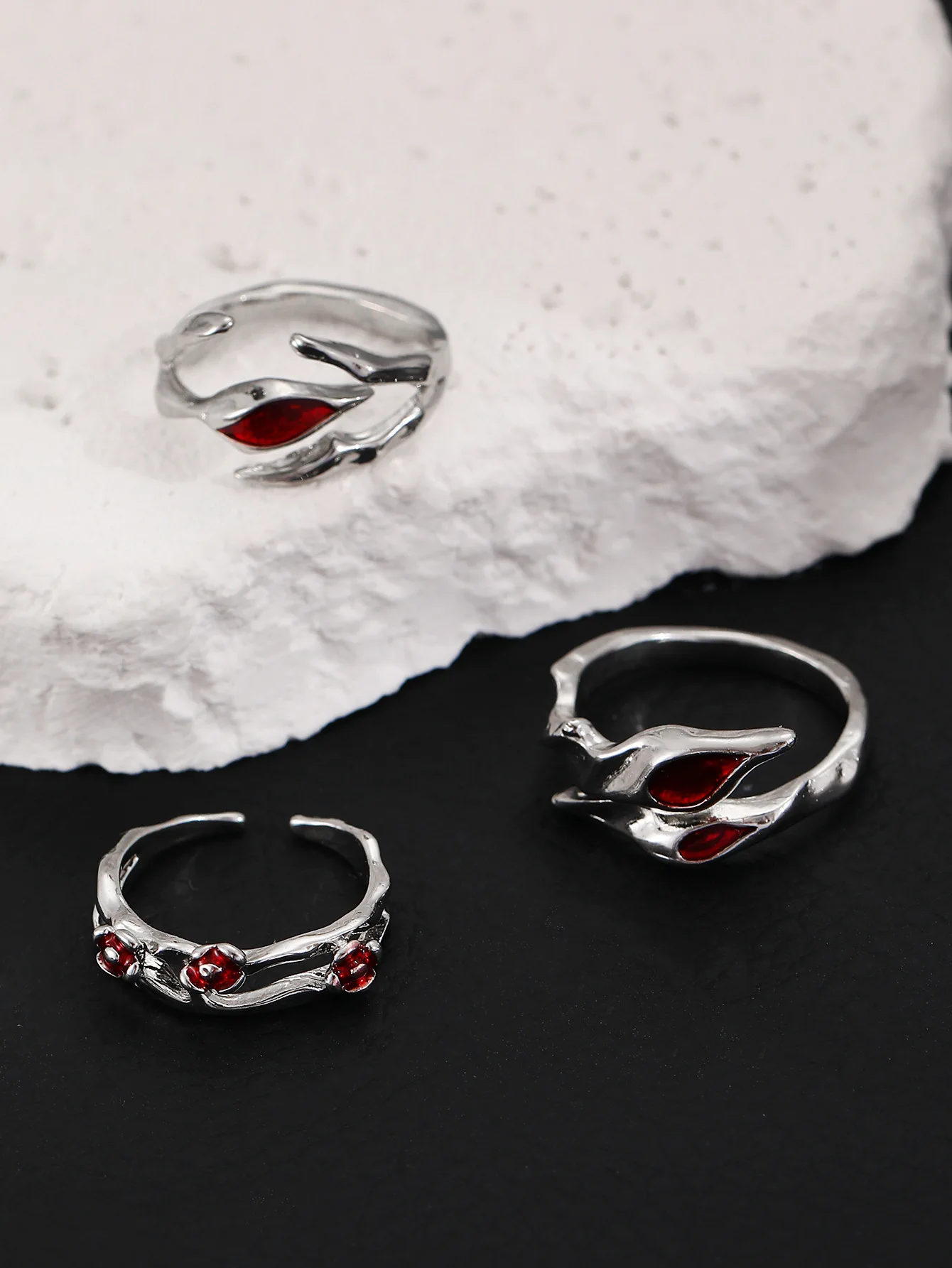 خواتم قوطية غير منتظمة بنمط أحمر داكن مفتوح للنساء خاتم إصبع السبابة هدية مجوهرات