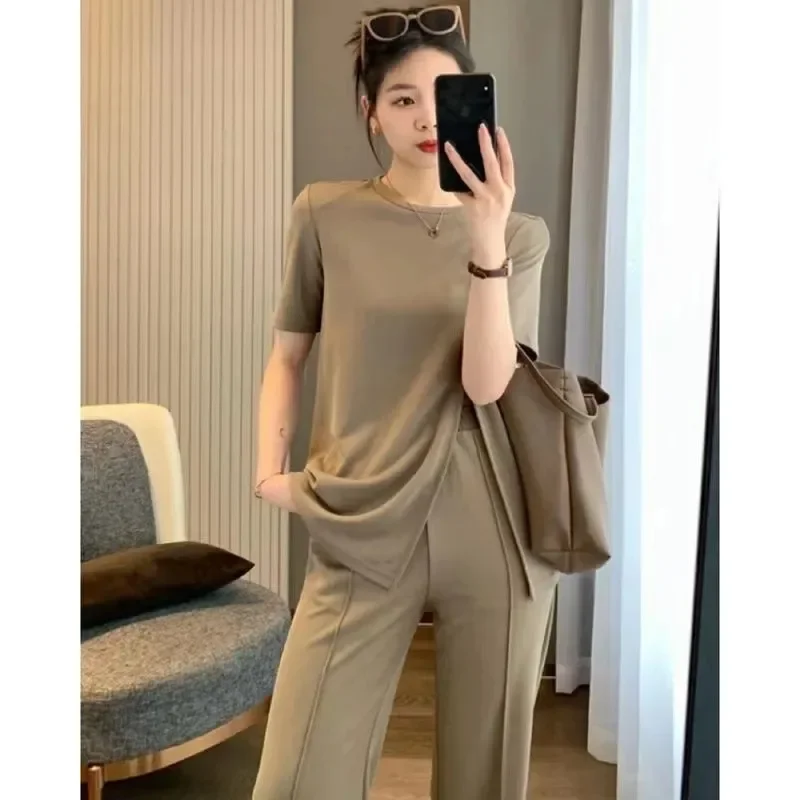Conjunto de moda coreana de verano: Pantalones anchos de seda helada y top de manga corta con abertura, talla grande, diseño holgado y moderno.