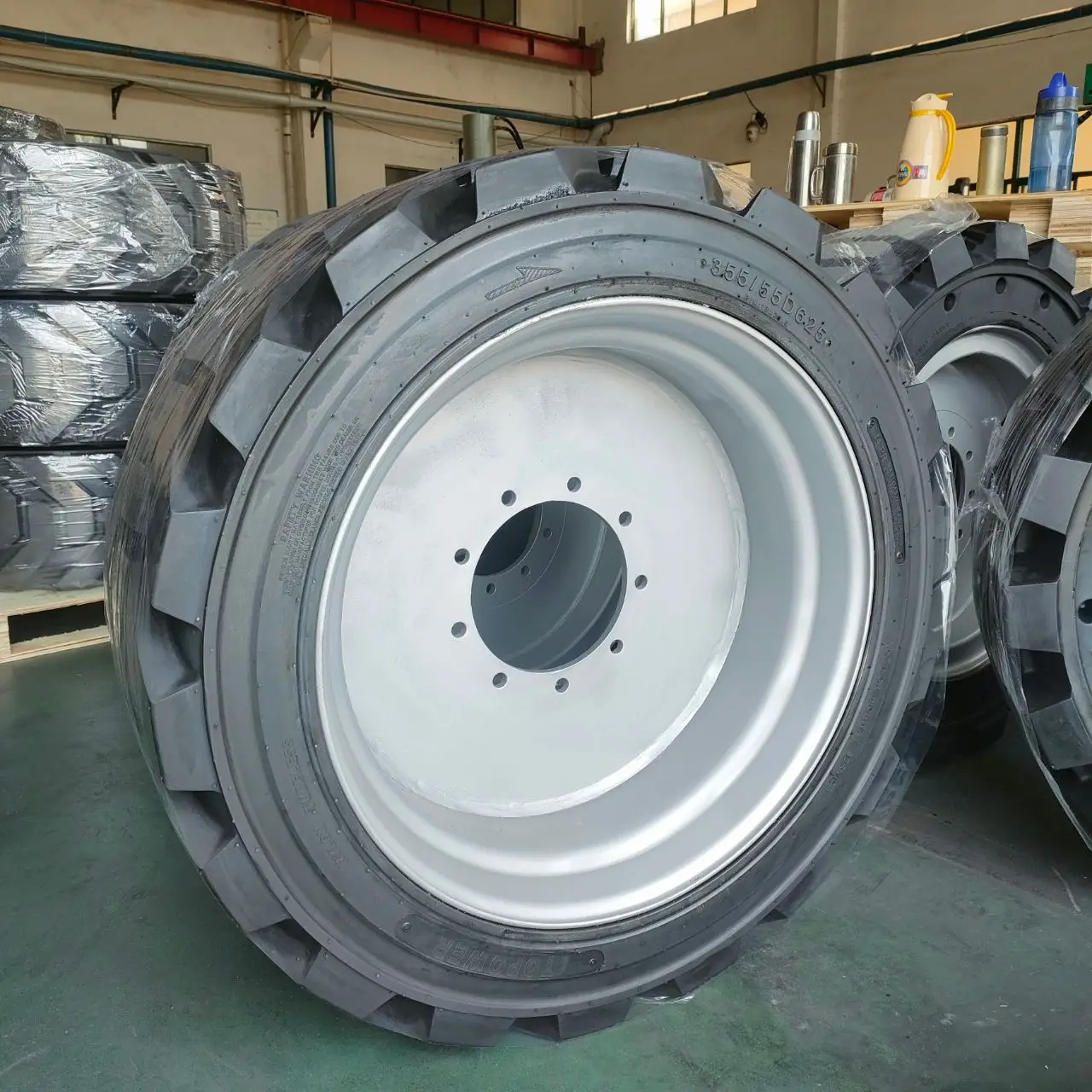 aerial lift platform solid tire factory for Genie boom Z45  Z45-25 Z45DC  Z34 250-15 9-14.5 355/55D625 315/55D20 tire with rim