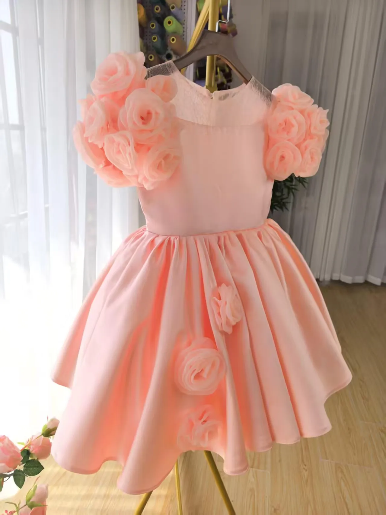 

Розовое современное детское платье с розами, весна 2026, новая модная коллекция, европейский и американский стиль, для показов мод