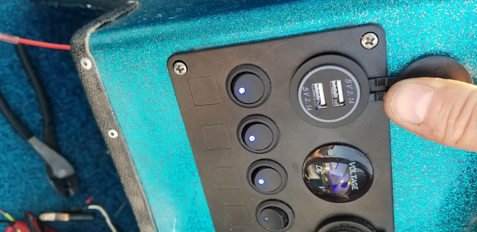 12V 防水ホットロッカースイッチパネル 5 ギャングマリンスイッチトグルスイッチ USB LED デジタル電圧計 12V シガーライター