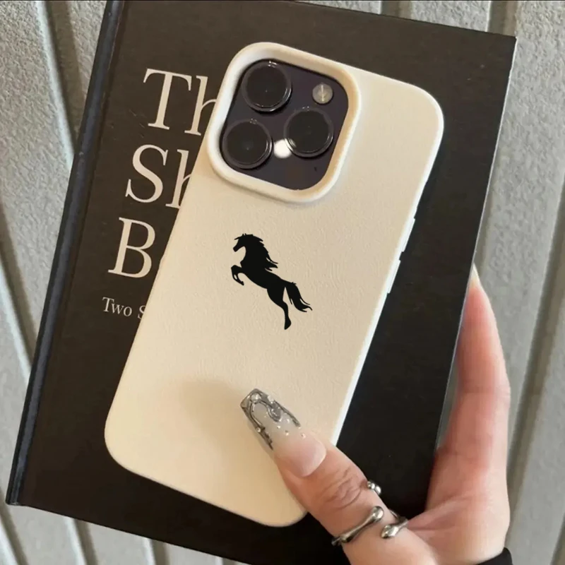 الحد الأدنى الأسود الحصان سيليكون جراب هاتف آيفون 17 برو ماكس حالات آيفون 16 15 14 زائد 13 12 11 XS X XR 16E 17 غطاء الهواء