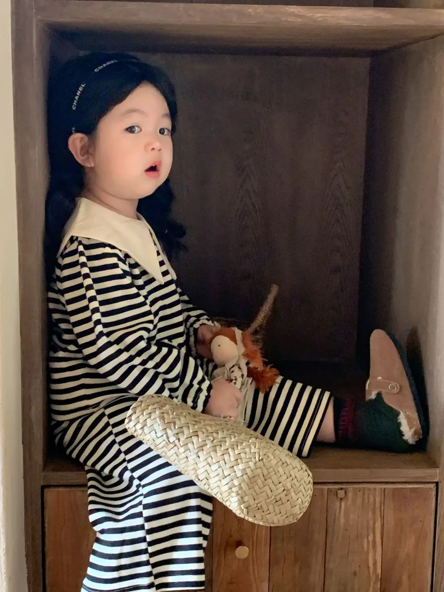 Kinderbekleidungssets, gestreiftes Oberteil mit großem Revers und weit geschnittene Hose, 2-teiliges Set, Baby-Mädchen-Outfit, Kleidung für Kleinkinder. – Detail 5