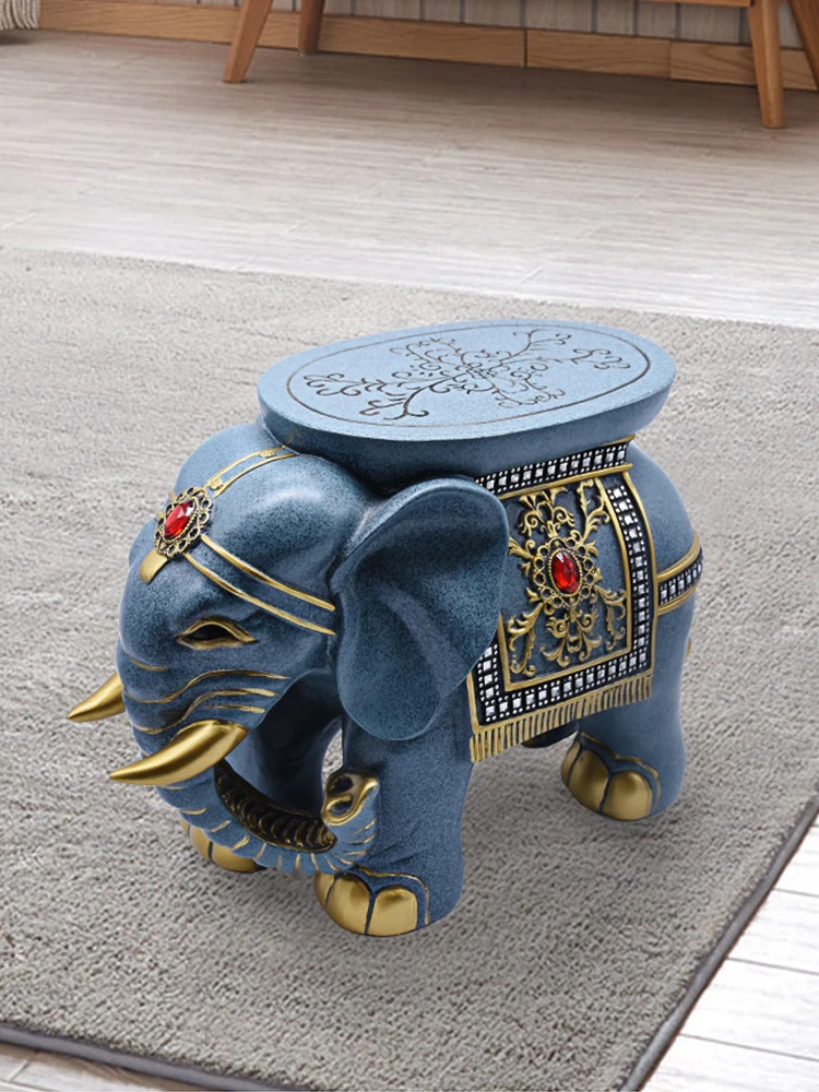 Next to the TV cabinet, floor-to-ceiling ornaments, light luxury high-end hallway living room sofa, Nordic elephant storage, sho