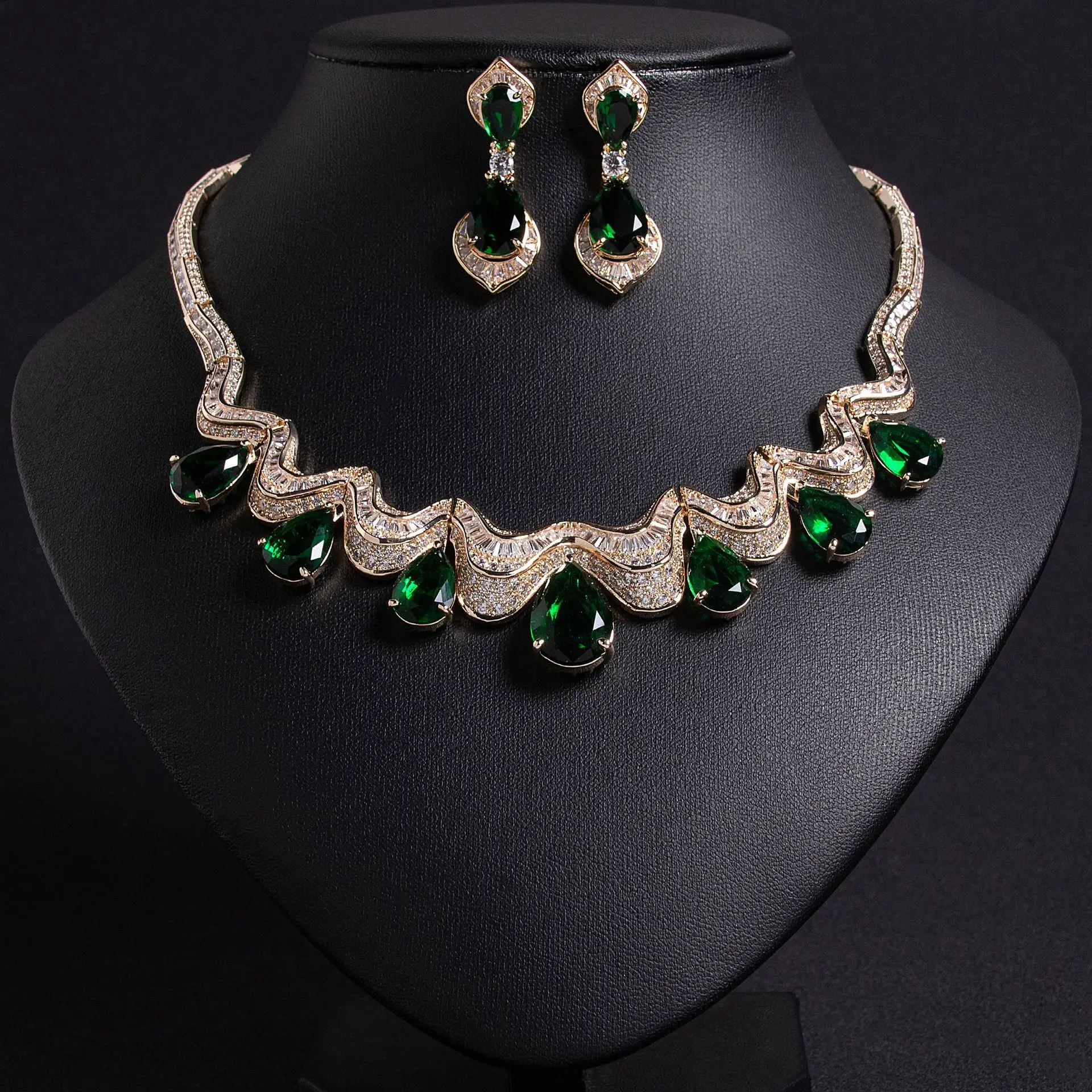 Vintage Zircon Jewelry Set for Women 2026 European And American High-End Light Luxury Earrings And Necklace Combo