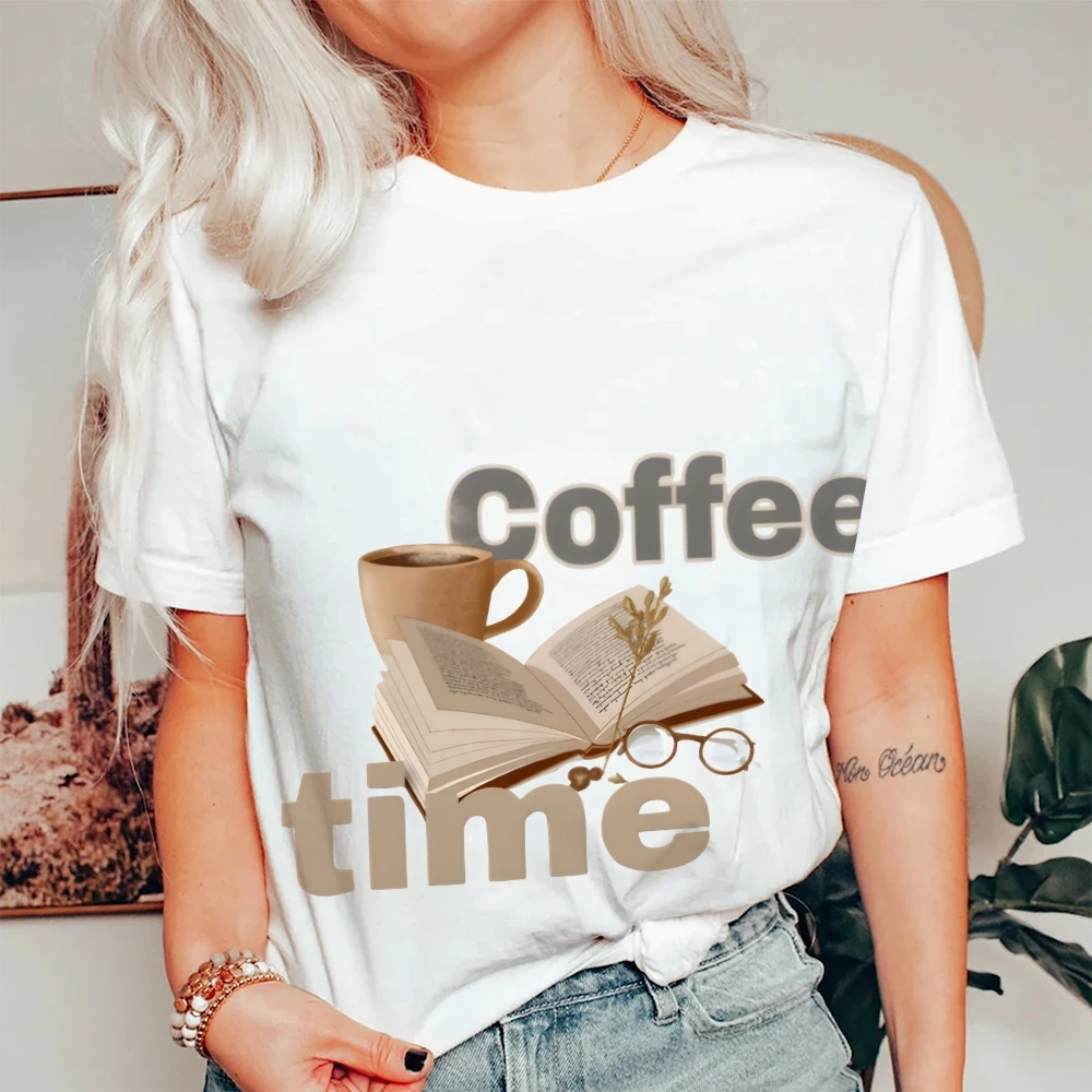 Camiseta gráfica Coffee Time com estampa de livro Y2K Tecido macio relaxante com cafeína e aconchegante para visual casual com tema de lazer