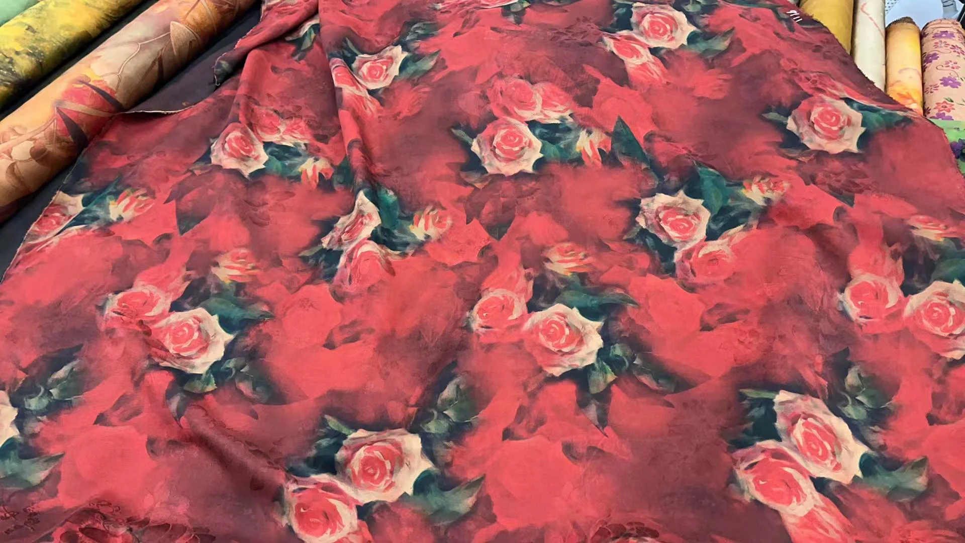 Abito cheongsam in tessuto di filato Xiangyun di garza di cantone Gambiered di ravanello intrecciato Sanjing di alta qualità