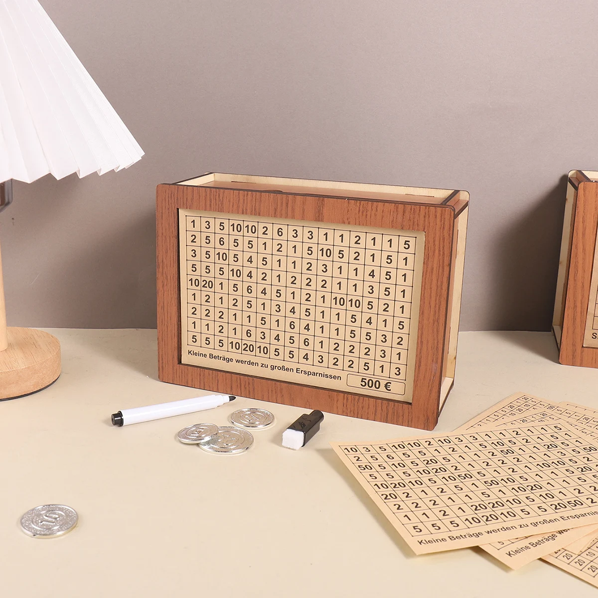 1 صندوق نقود خشبي بني فاتح، صندوق تخزين نقدي مع ملصقات قابلة للاستبدال، ديكور طاولة المنزل، منظمات ممتعة لتوفير المال #4