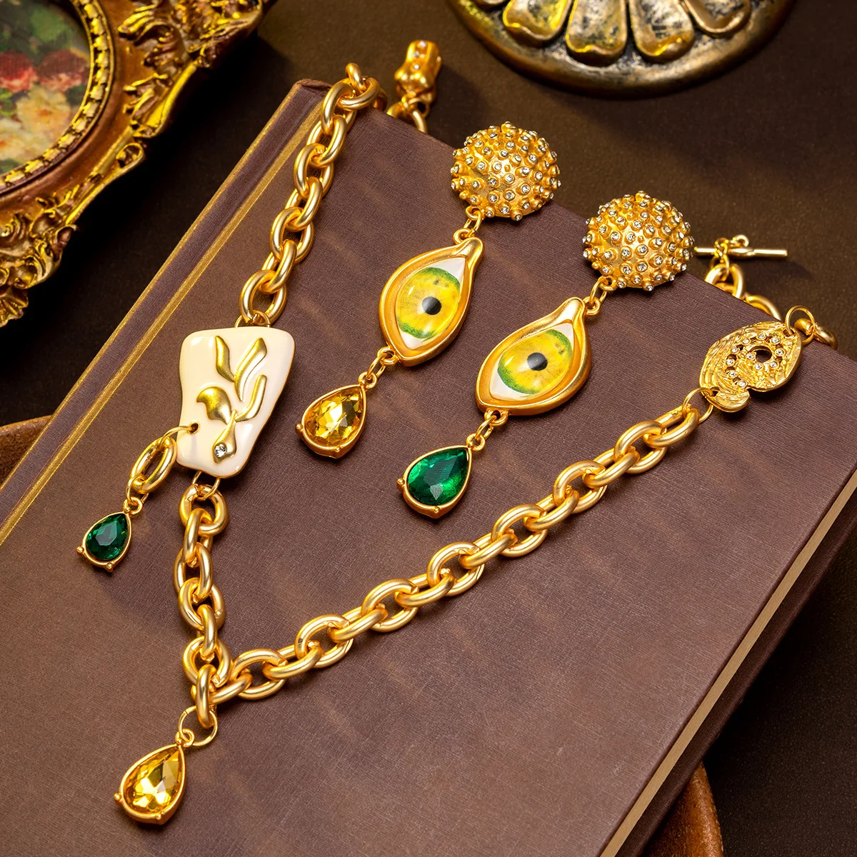 

New Eye Necklace Medieval Facial Reality Classical Necklace Golden Demon's Eye Necklace