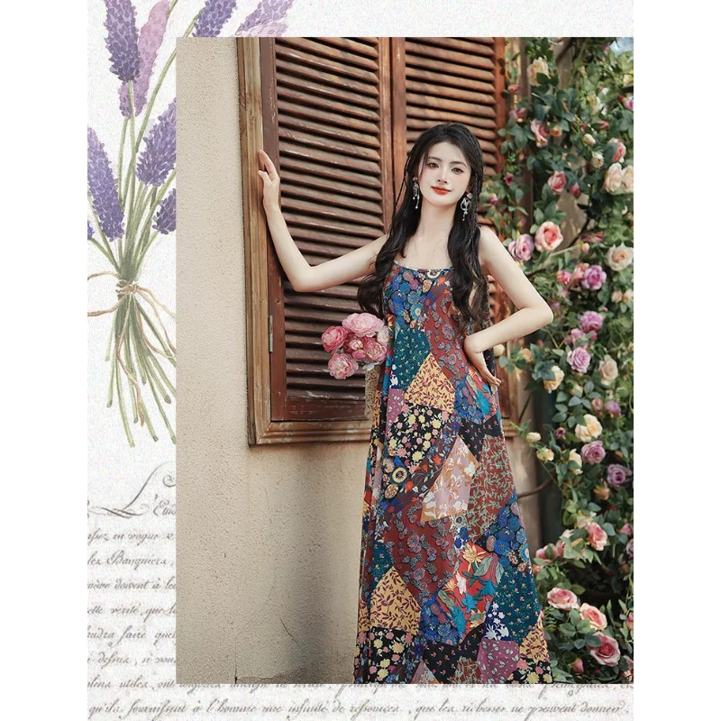 ชุดลำลองสไตล์โบฮีเมียนสองชิ้น เสื้อคาร์ดิแกนโครเชต์สีเบจแบบเว้าลายดอกไม้ พร้อมกระโปรงยาวลายปะติด