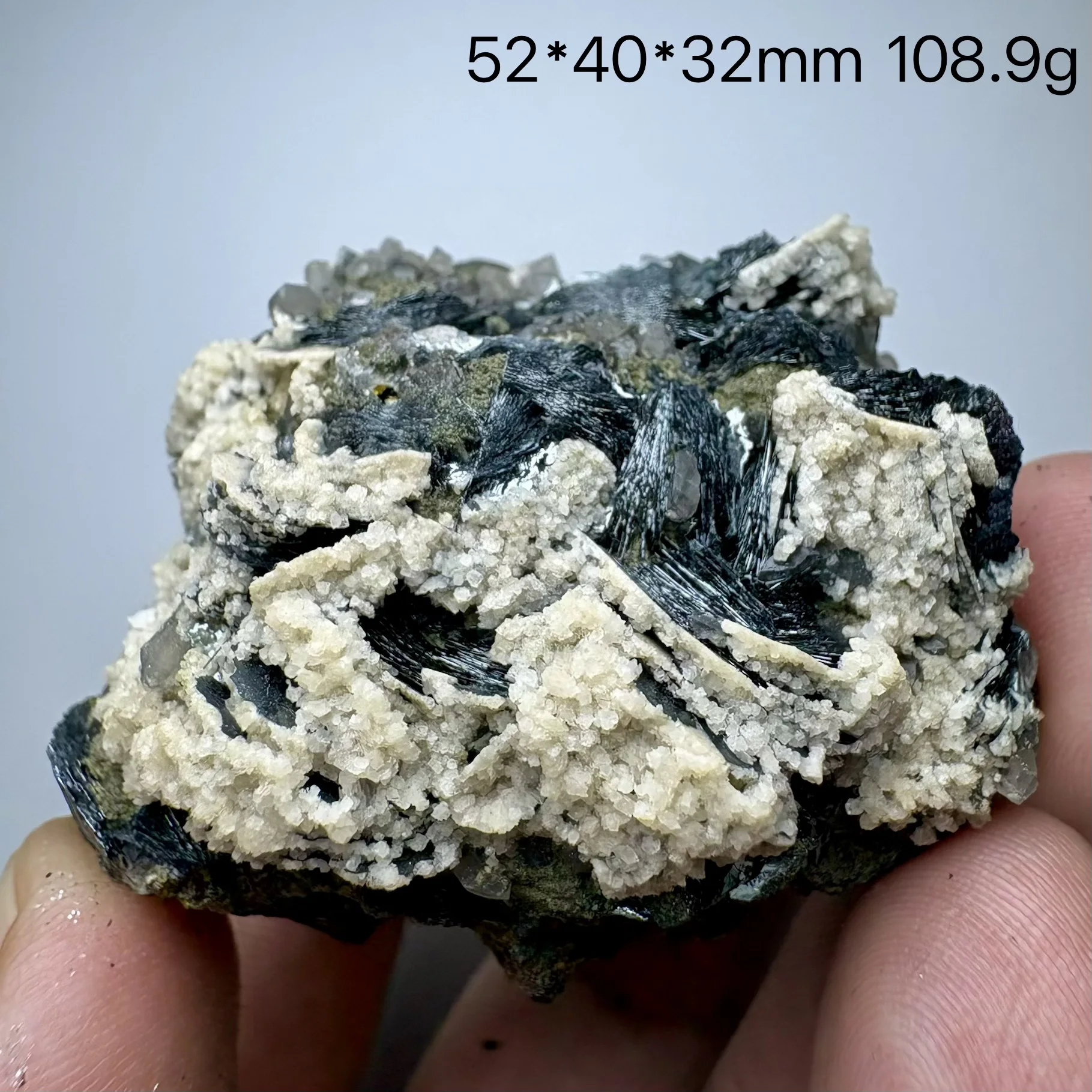 Natural material, lead chlorophosphate, associated with specularite and calcite, mineral specimen, fluorite, crystal cluster, qu