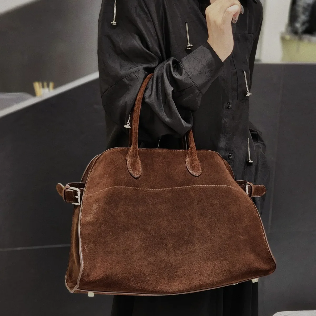 

Imitation nubuck leather tote bag High-end sense Niche design Large capacity Autumn and winter retro commuter handbag