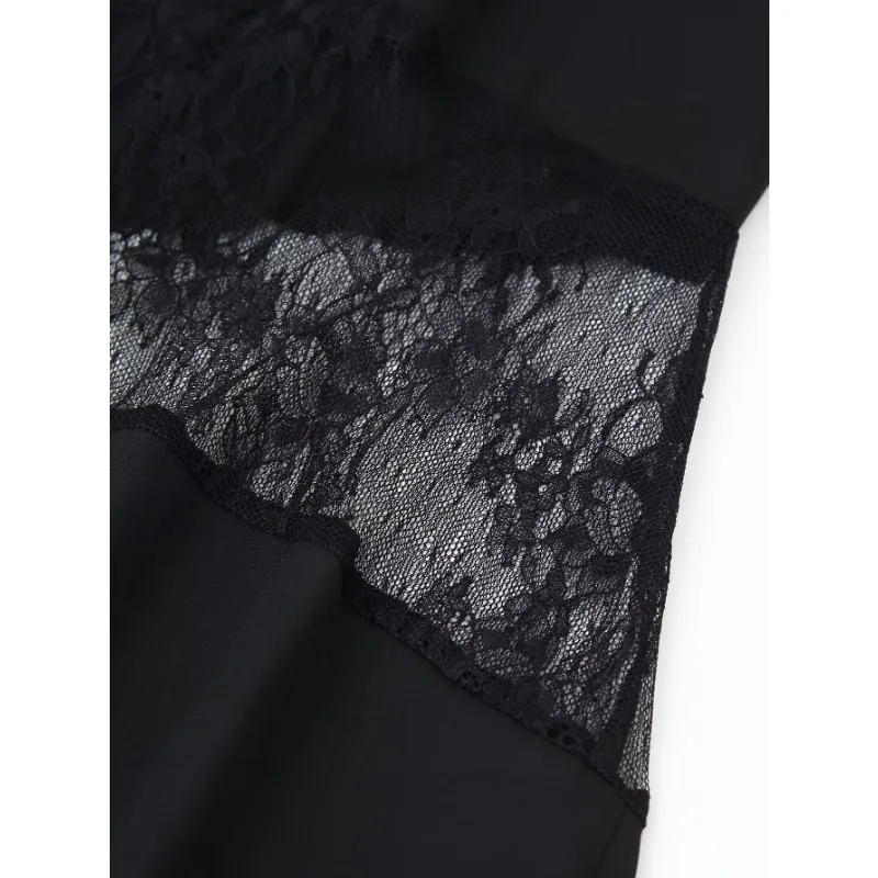 فستان حريري أسود سهل الارتداء - قميص نوم مزين بالدانتيل ورقبة على شكل حرف V وحزام سباغيتي مستوحى من أناقة S/S