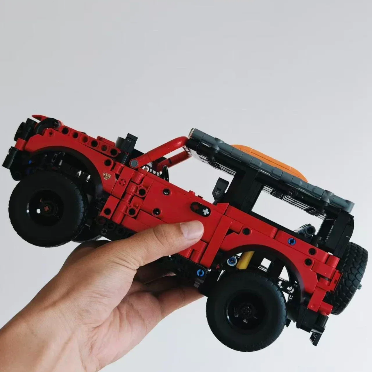 NUOVO 943 pezzi set di costruzione ingranaggi meccanici compatibile 42213 SUV rosso fuoristrada modello di auto giocattolo per bambini compleanno regali di Natale