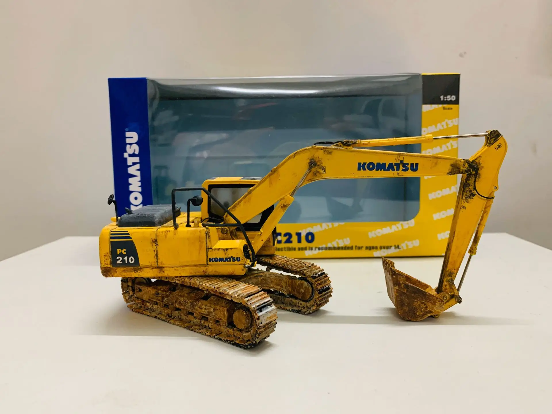 Komatsu PC210 Excavator Metal Tracks Muddy Version 1/50 Scale DieCast Model New Original Box