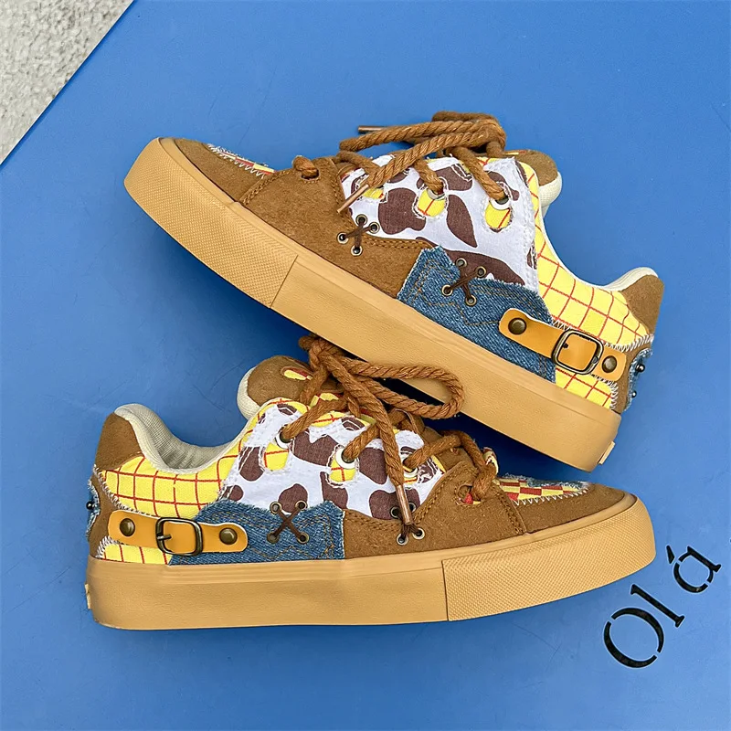 Four Seasons Fashion New Casual Board Shoes Mężczyźni i kobiety Cow Print Cowboy Over Fur Patchwork Trend Lovers Bread Shoes Sneakers