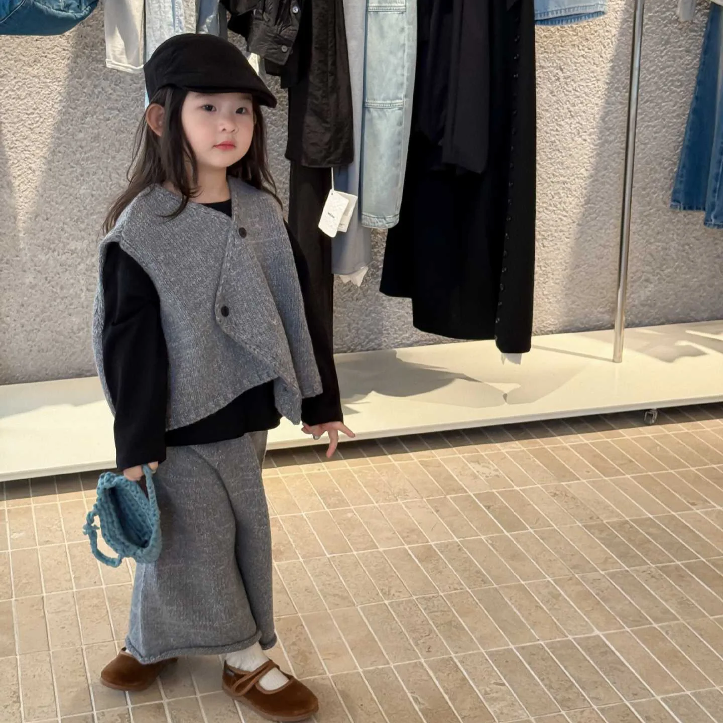 

2025 Autumn New Girls' Set Sweater Knitted Vest Wide Leg Pants Black Base Sweater Lazy Style Fashion