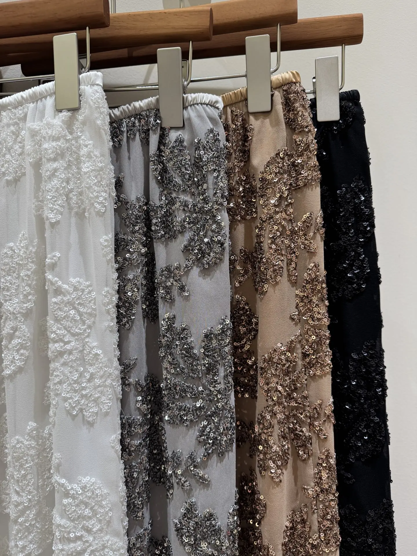 Women's High-Quality Fashion-Casual Sequin-Embroidered Skirt (Autumn/Winter 2026)