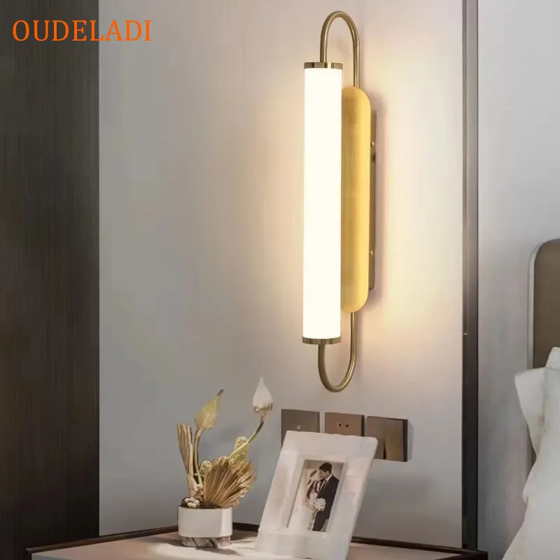 

Настенные светильники OUDELADI белые