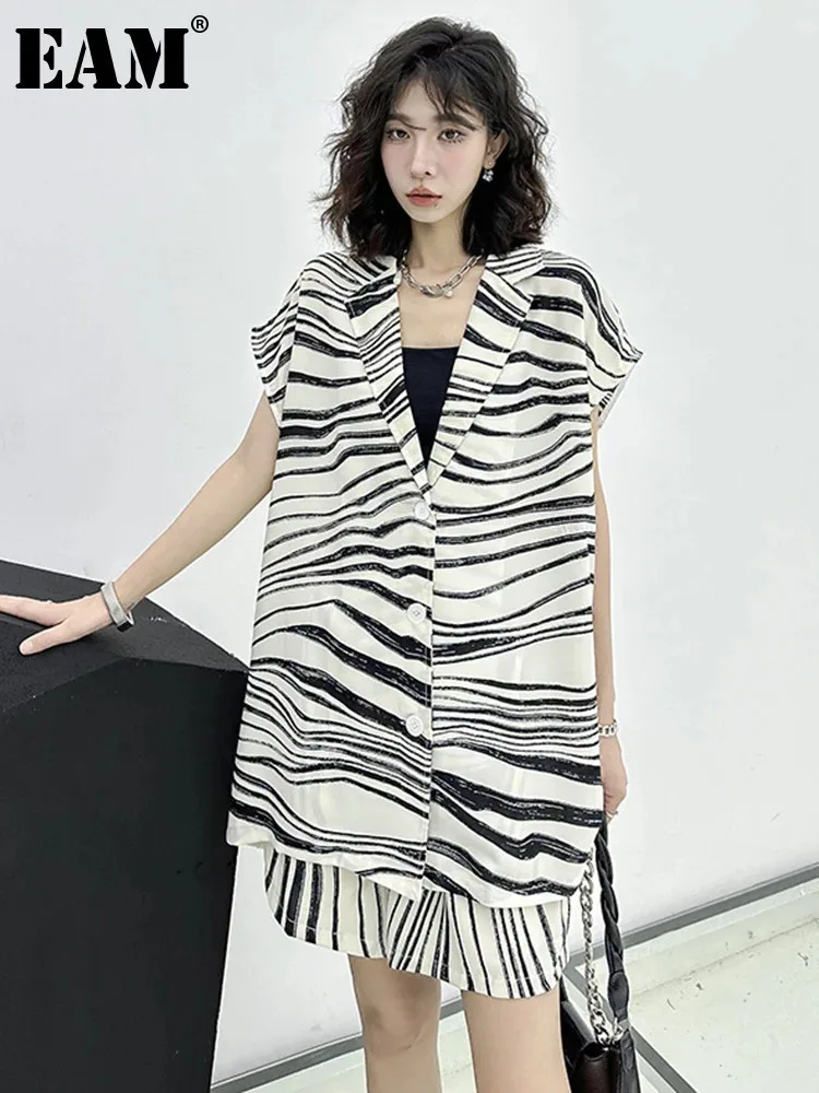 

[EAM] Striped Big Size Shirt Wide Leg Shorts Two Piece Suit New Lapel Short Sleeve Women Fashion Tide Spring Summer 2024 1DH6501