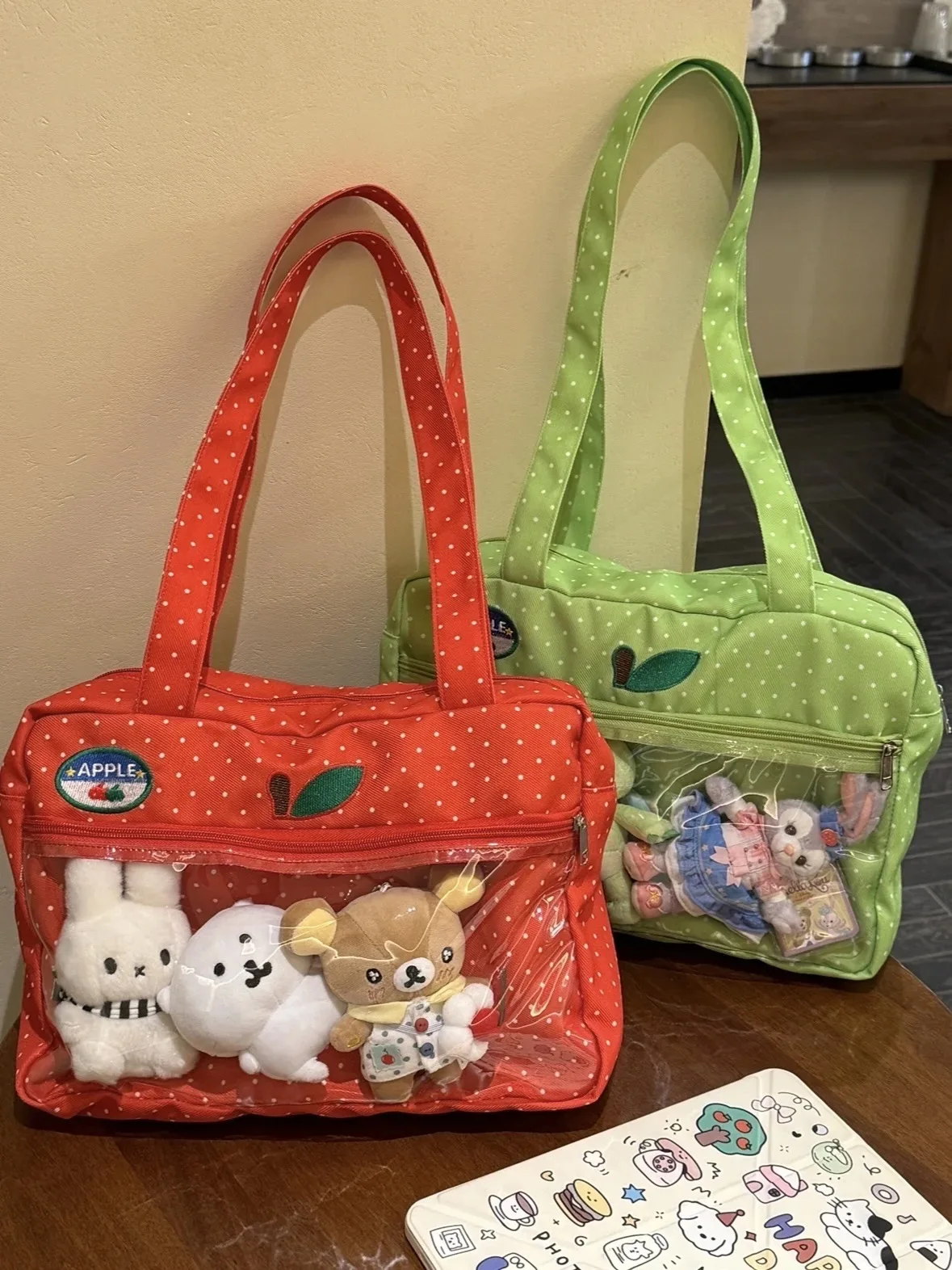 

2025 оригинальный дизайн, аниме Spice Girl Pain Bag, волнистая точка, красная, милая, зеленая сумка на плечо с яблоком, большая вместительная сумка для униформы