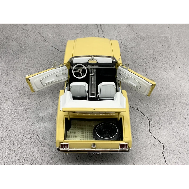 ダイキャスト 1/18スケール 1965年式 マスタング 4.6 コンバーチブル 合金製 シミュレーションカーモデル コレクション 装飾 ギフト 静態ディスプレイ