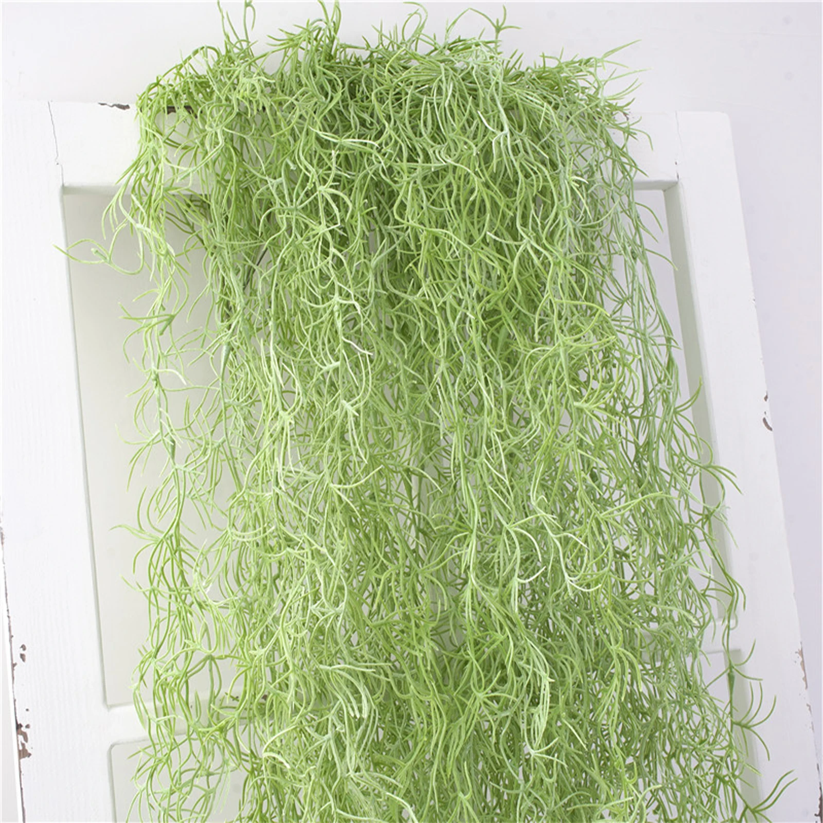 Realistyczny hiszpański Moss Home salon dekoracje biurowe 107 Cm plastikowe wysokiej jakości realistyczne zielone sztuczne wiszące Moss Garland