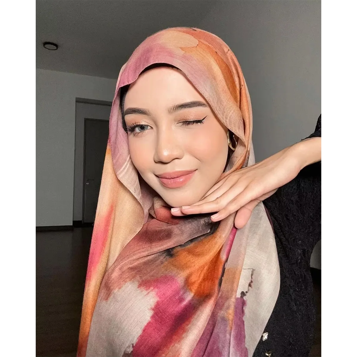 1 hot-selling watercolor tie-dye cotton scarf, satin polyester long scarf, Turkish headscarf. Good-looking shawl headscarf