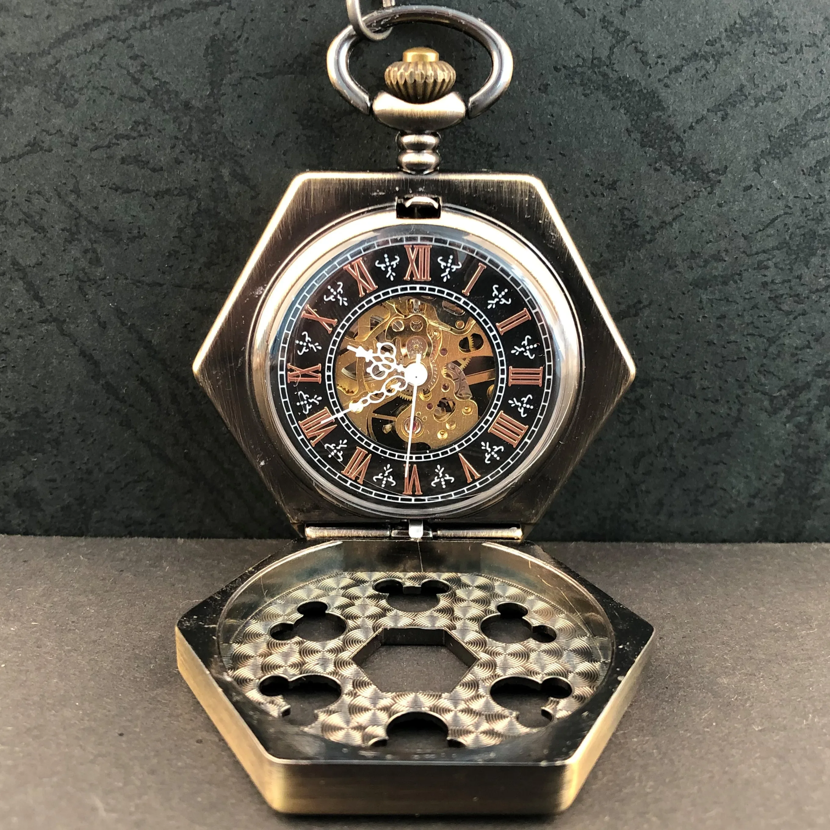 Hollow Polygon Mechanical Pocket Watch Vintage Elegant Men's Ladies Necklace Pendant Clock Gift for Mom and Dad