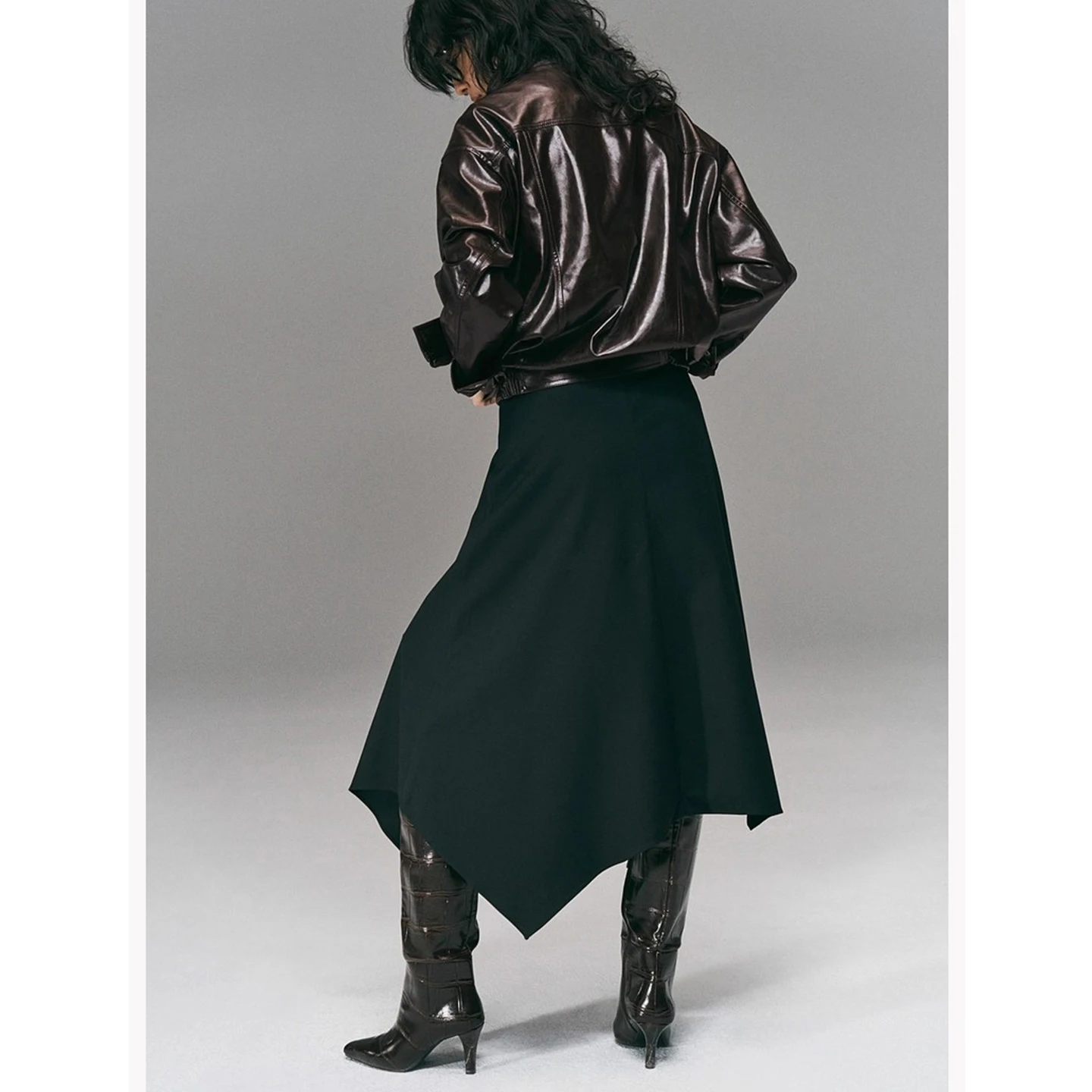 เสื้อโค้ทหนังเคลือบผู้หญิงสไตล์อเมริกัน แขนยาว ปกพับได้ รุ่นใหม่ล่าสุดสำหรับฤดูใบไม้ร่วงและฤดูหนาว