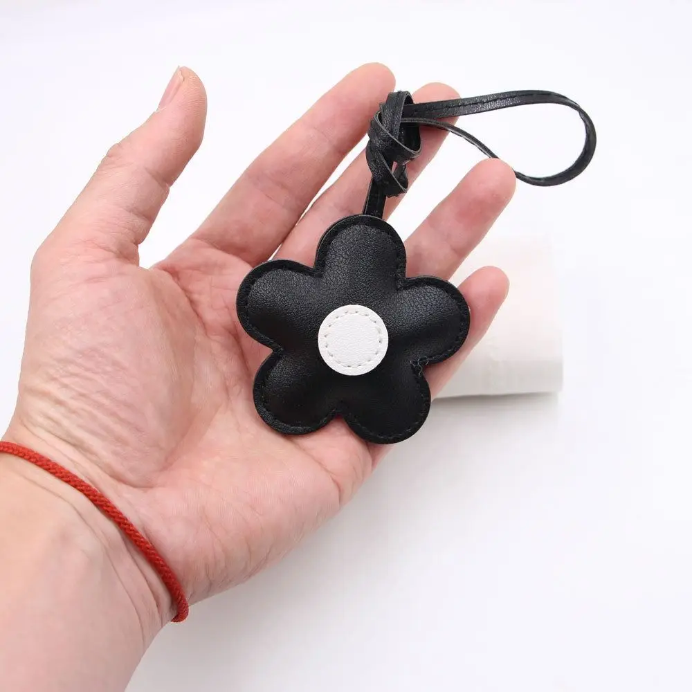 

PU Leather Sunflower Bag Pendant Contrasting Car Keyring Five Petal Flower Keychain Fashion Cartoon Bag Pendant Car Accessory