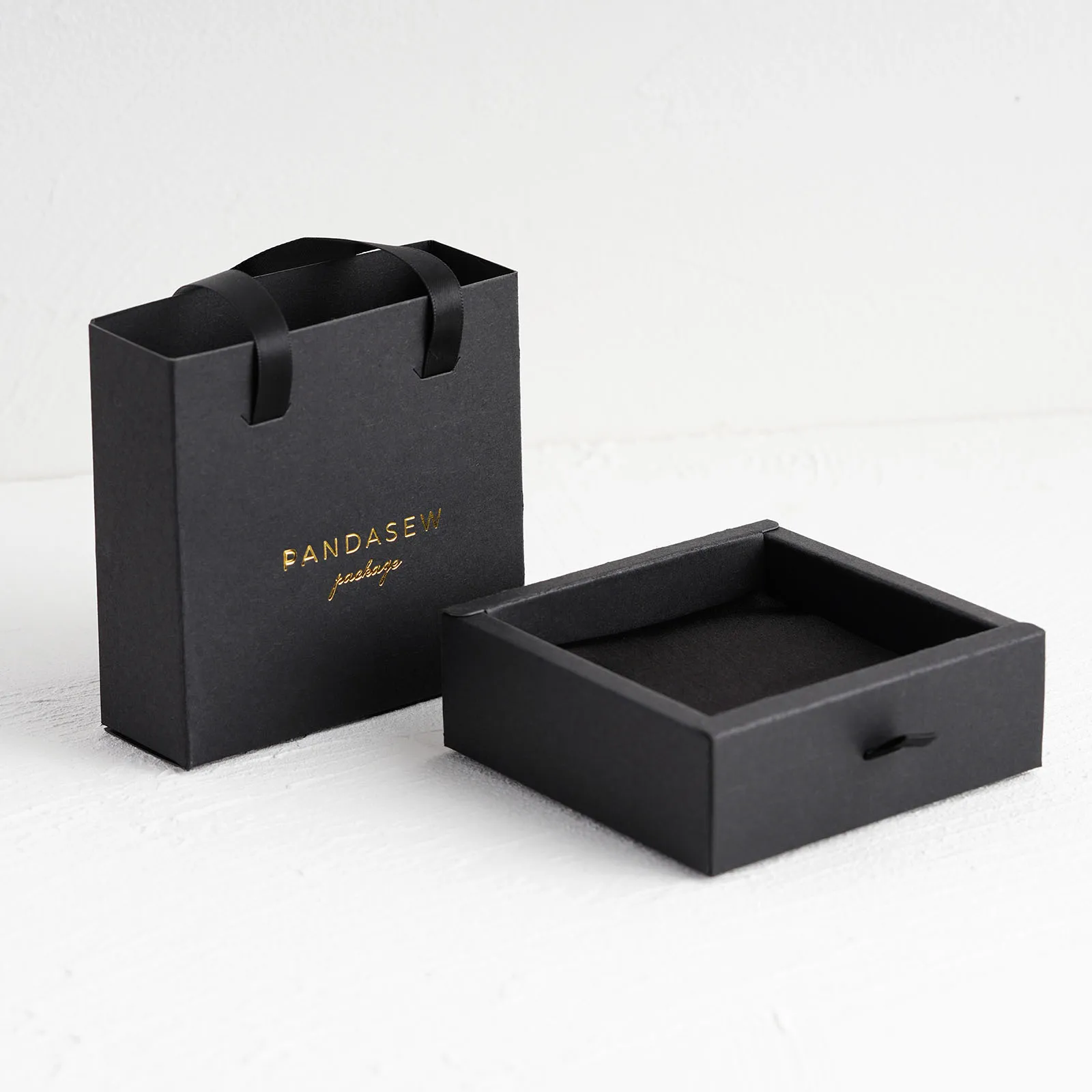 20 قطعة شعار مخصص مطبوعة فاخرة مقبض منزلق ورقة سوداء من الورق المقوى تغليف الهدايا سوار درج صندوق مجوهرات