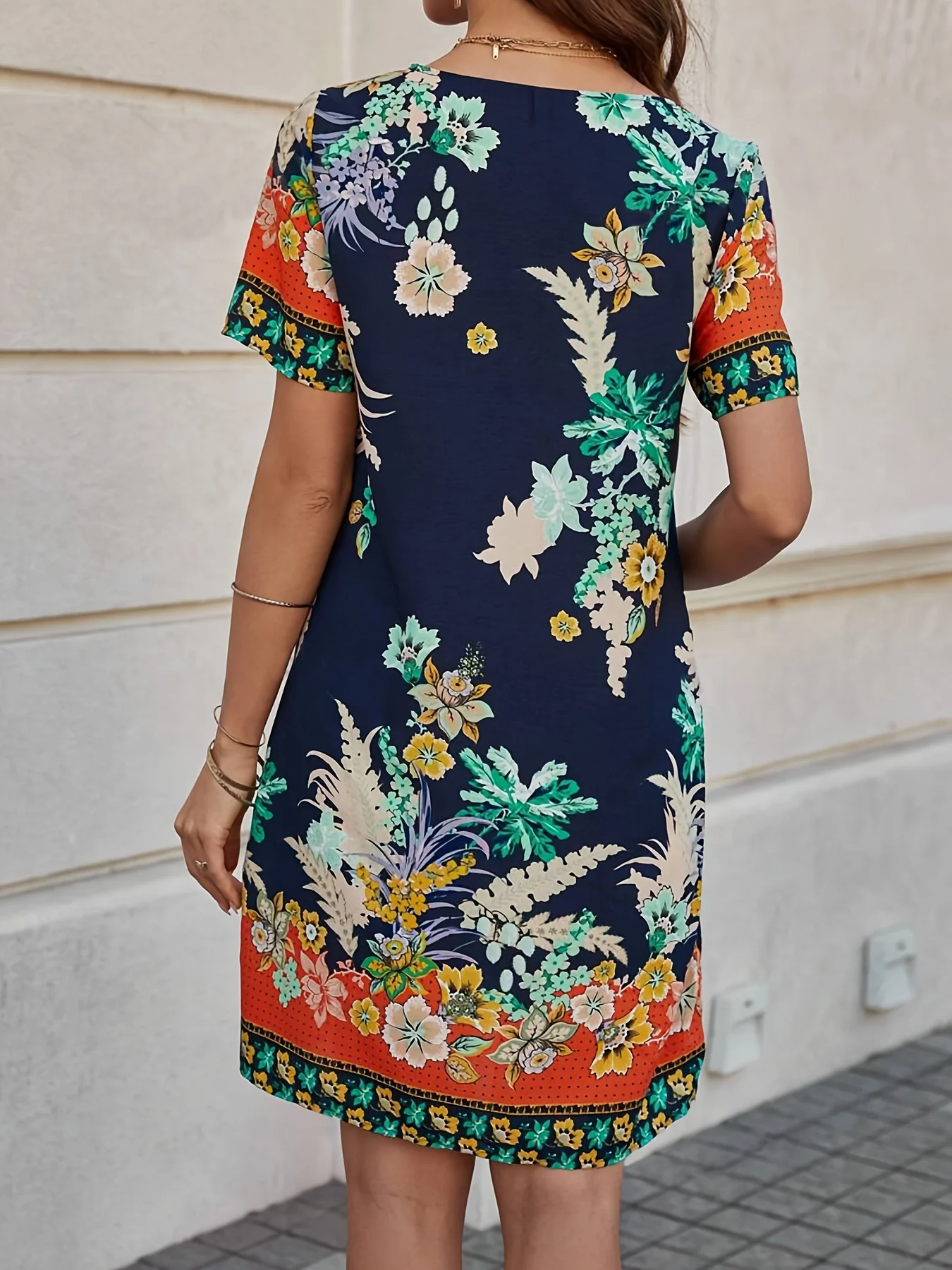 Vintage-Blumenkleid mit kurzen Ärmeln, Bohemian-Casual-Kleid mit Rundhalsausschnitt, gerades, lockeres Midikleid, A-Linien-Rock mit Ethno-Print, Urlaubsoutfit. – Detail 2