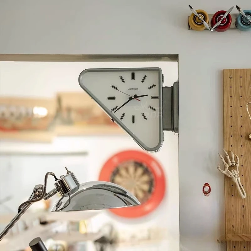 Luxury Creative Triangle Wall Clock Metal Double-Sided Display Clock Silent Hanging Timepiece for Living Room Bedroom Home Decor