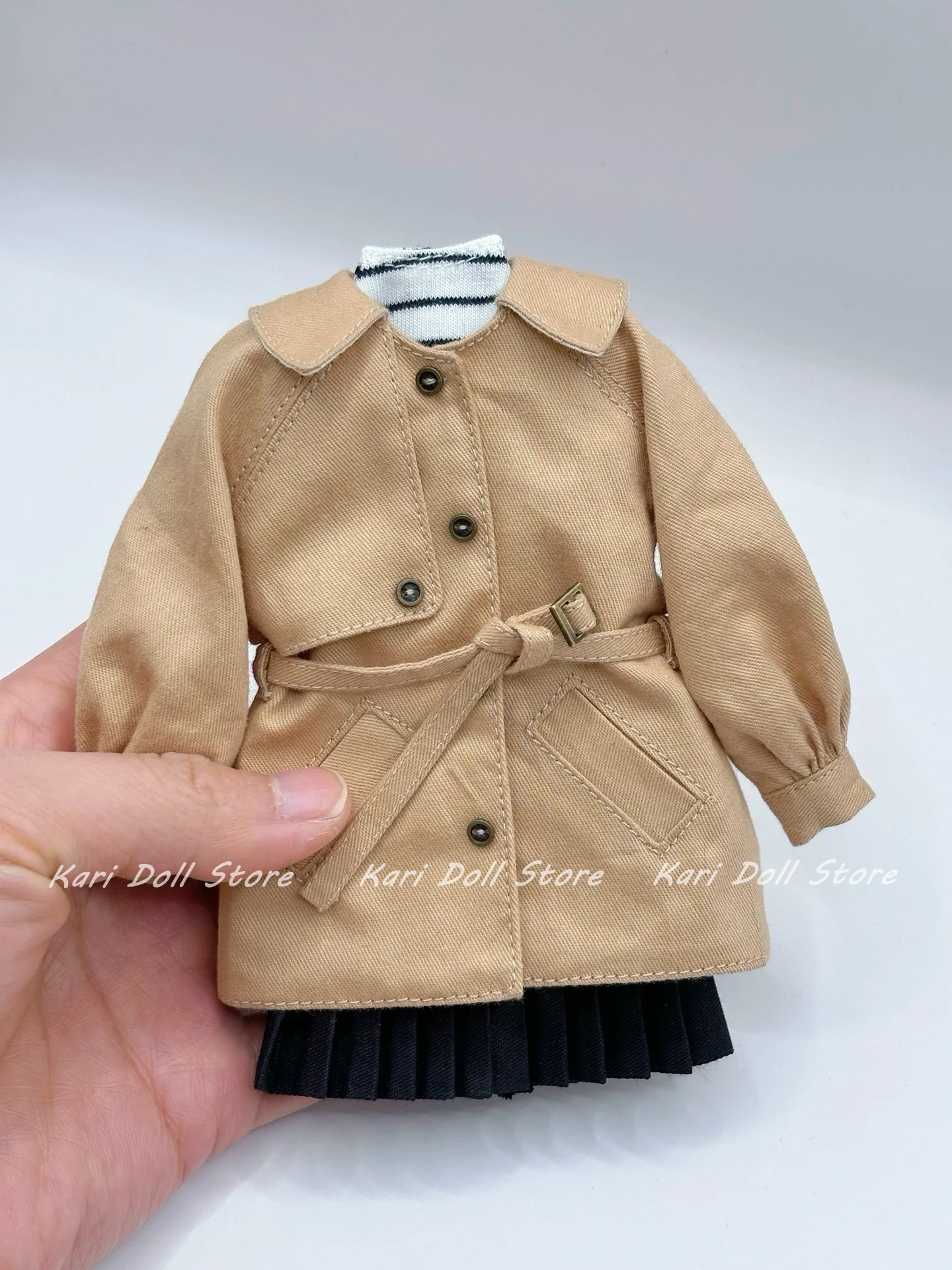 

Одежда и юбки для кукол Kari 2026: Короткая ветровка с поясом и рукавами-фонариками для кукол Landazz Landoudou