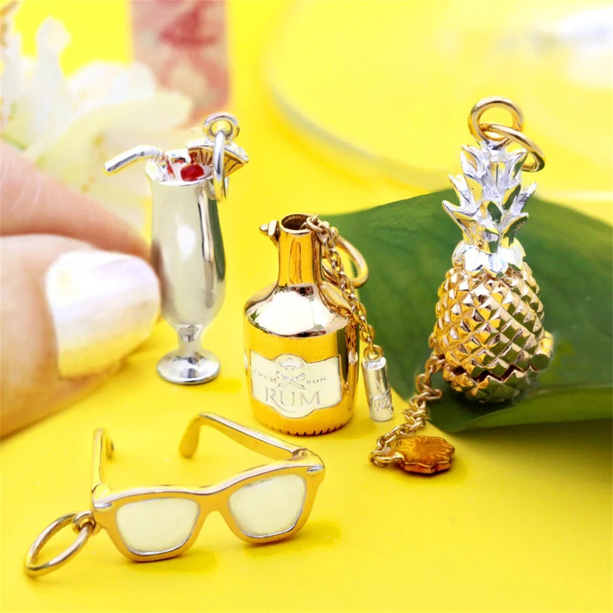 New DIY accessories, accessories, pendants, red wine glasses, car bottles, luggage, gold plating, color preservation