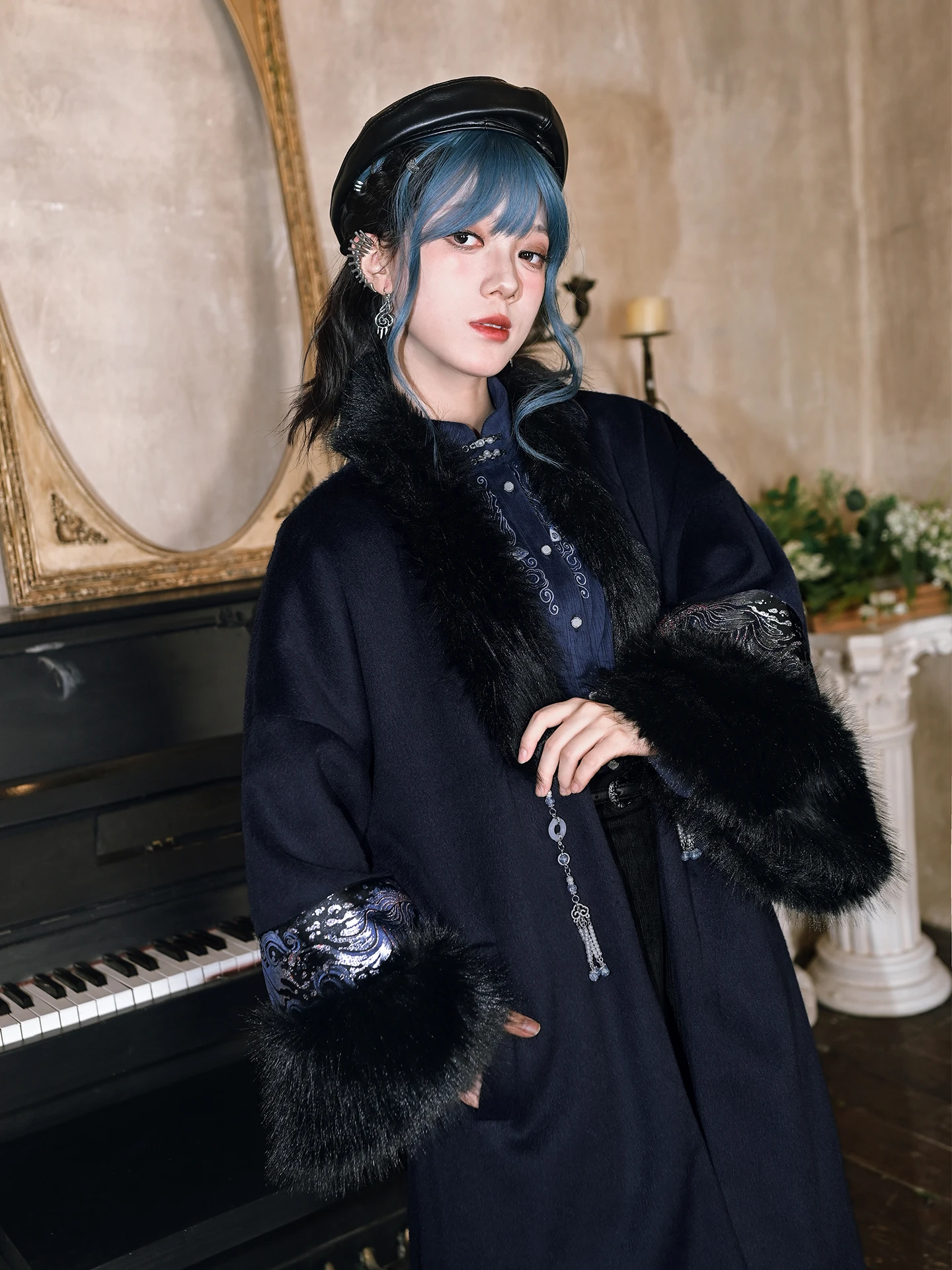 

Золотистое шерстяное пальто для женщин с меховым воротником, комбинированным дизайном, свободного кроя, в винтажном стиле, для повседневной носки, из полиэстера и нейлона