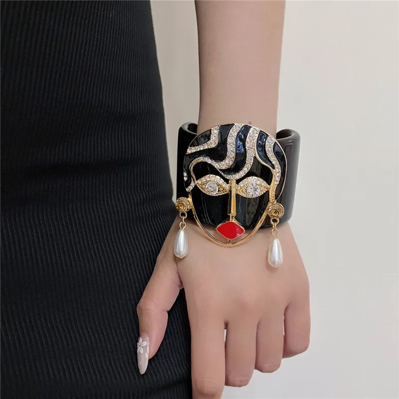 Wide Face Mask Pearl Open Bracelet for Women Exaggerated Personality High-End Feeling Bracelet Daily Party Accessory