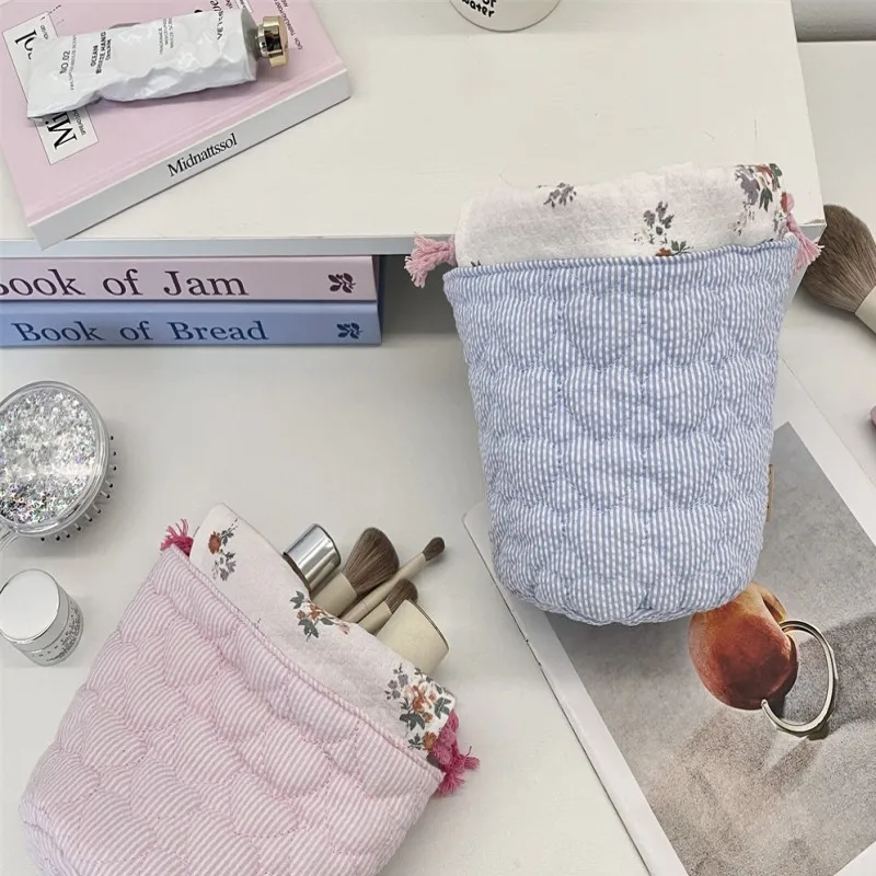Splicing drawstring storage bag, cylindrical printed makeup bag, quilted striped portable desktop drawstring toiletry bag