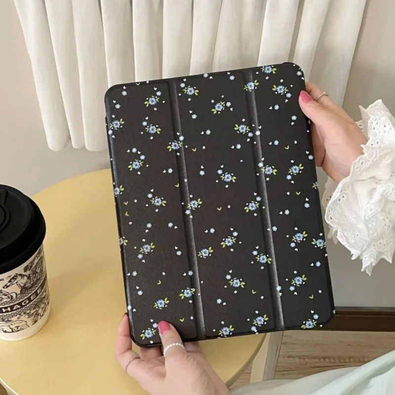 Tri-fold Stand with Pencil Holder Black Blue Floral Print Tablet Case for iPad Pro 11/12.9/13 Air 11/13inch 2026 M2 M3 M4 Cover